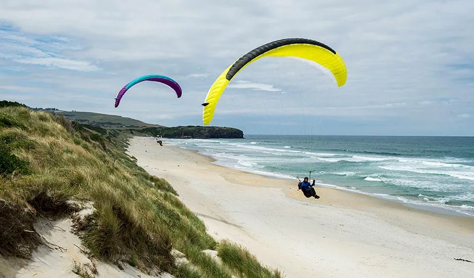 EPSILON 9 - The Joy of Flying It is nothing special to introduce a flying-mad earthling to paragliding. What is special is to deliver the positive experiences and high feel-good factors of the sport that keep him there for years – long after the licence. That’s exactly what our EPSILON series does