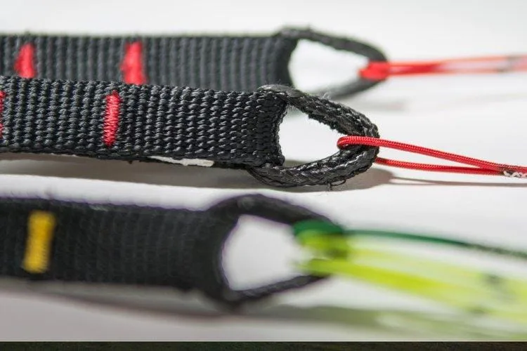 BANTAM - Made for para-mountaineers. Small, compact, dynamic - the BANTAM is the perfect miniwing for all mountaineers who prefer a flight with plenty of speed to a descent on foot. Only 1.65 kg (size 12) makes the BANTAM the lightest certified non-single-surface wing on the market (as of October 2019).