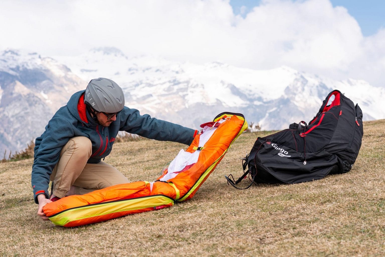 Calypso TRAVEL LIGHT, FLY FAR The Calypso is a light easy intermediate ("low B") wing for beginning and leisure pilots who want a confidence-inspiring wing that is easy to travel and fly with, whilst still offering great XC possibilities.