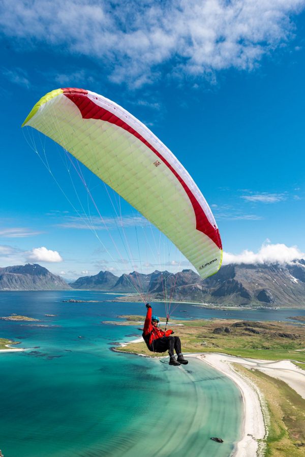 Calypso TRAVEL LIGHT, FLY FAR The Calypso is a light easy intermediate ("low B") wing for beginning and leisure pilots who want a confidence-inspiring wing that is easy to travel and fly with, whilst still offering great XC possibilities.