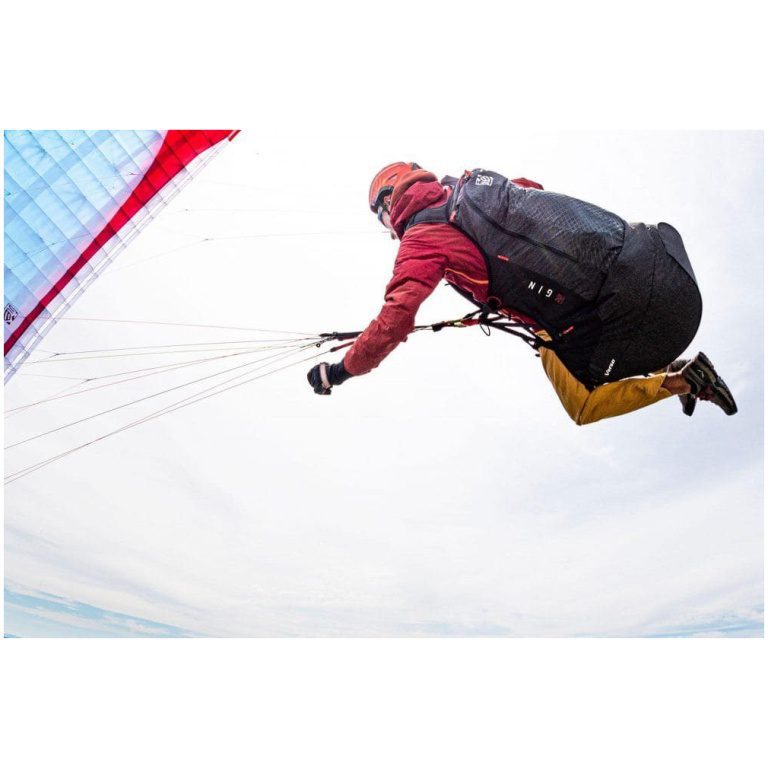 Verso 3 is a lightweight reversible airbag harness with a unique combination of features: a highly effective airbag with seat plate, underseat rescue and double-skin surface with innovative zipper system.
