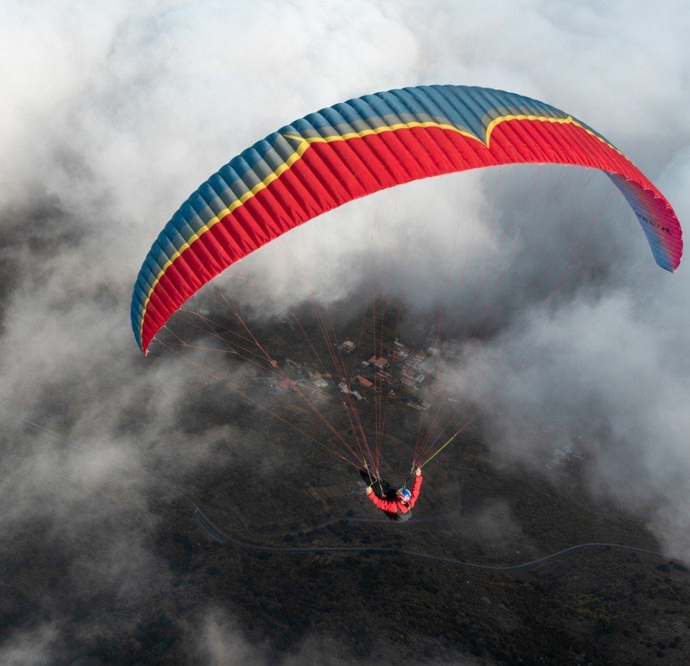 OZONE DELTA 4 Paraglider wing - retaining the comfort -  paraglidingequipment.com