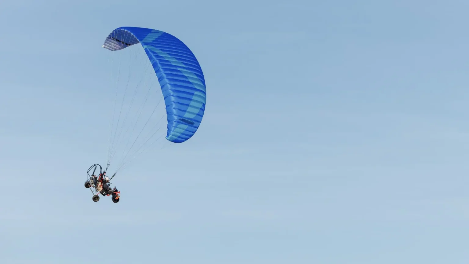 Ozone MojoMAX Paraglider 2 scaled